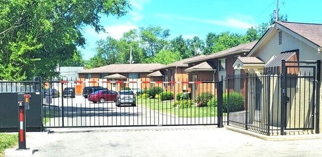 Building Photo - 3369 Maize Rd
