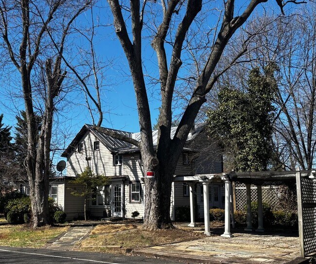 Foto del edificio - 8122 John Mosby Hwy