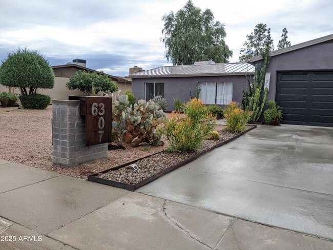 Foto del edificio - 6307 E Gelding Dr