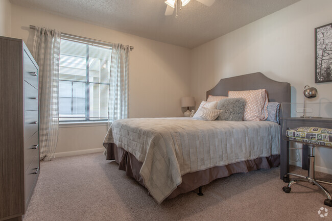 2 BR, 2 BA - 930 SF - The Landing College Station