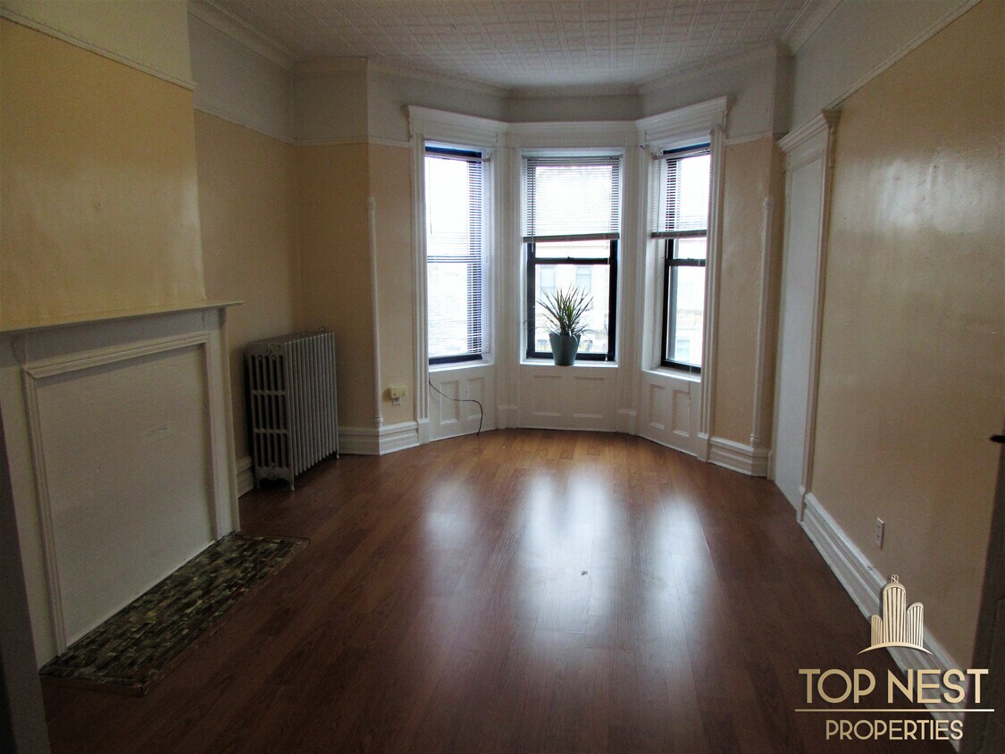 Primary Photo - 526 52nd St