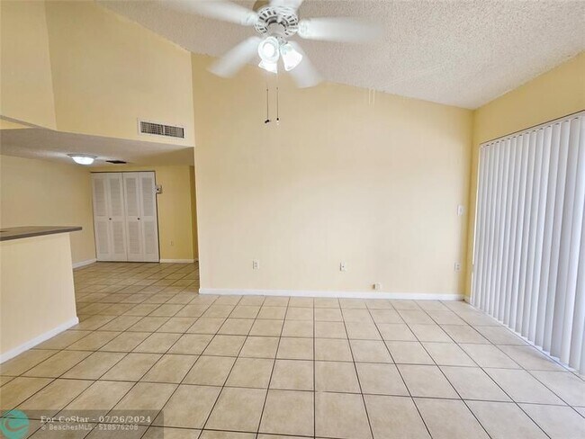 Foto del edificio - 7130 NW 179th St