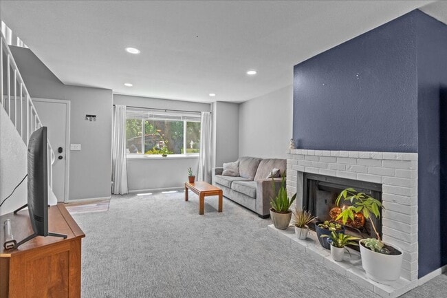Foto del edificio - Woodchase Dual Primary Bedroom Condo