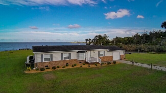 Foto del edificio - 144 Edgewater Dr