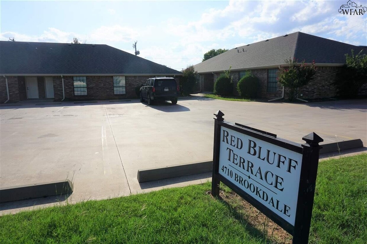 Primary Photo - 4710 Brookdale Dr