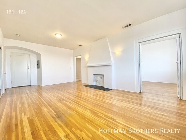 Building Photo - 7575 Melrose Ave