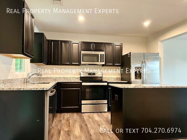 Foto del edificio - 5028 Winding Jordan Ln