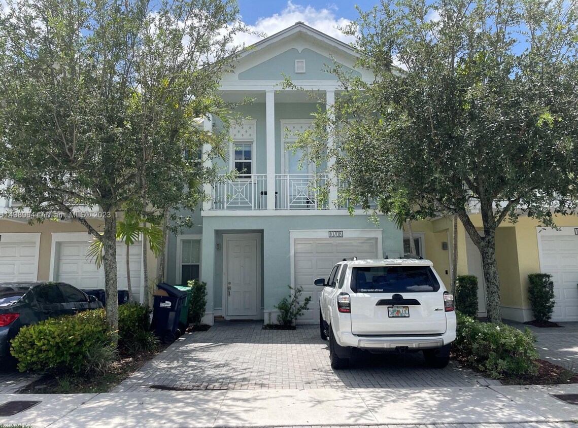 Foto principal - 10708 NW 74th St