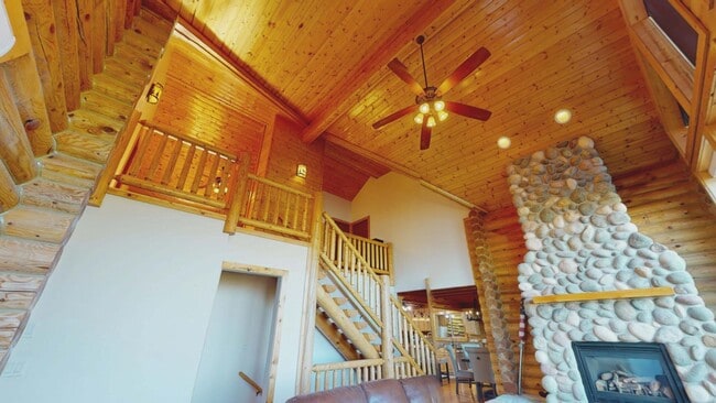Building Photo - Cabin in Cedar Highlands
