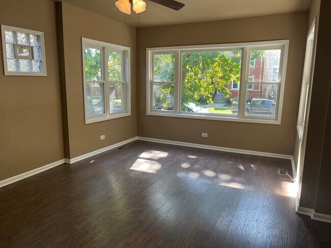 Foto del edificio - 722 E 91st Pl