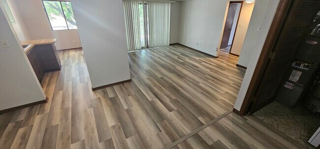 Foto del edificio - 13913 Laramie Ave