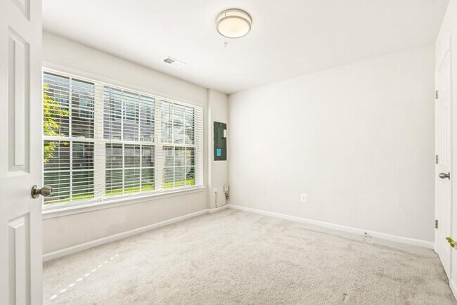 Foto del edificio - 12909 Brickyard Blvd