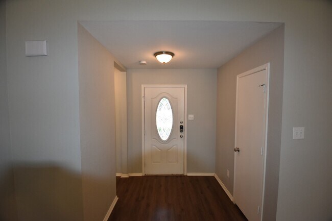 Building Photo - 1105 Whistle Stop Dr