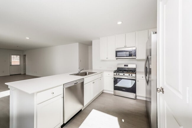 Building Photo - 325 Woodland Hills Dr