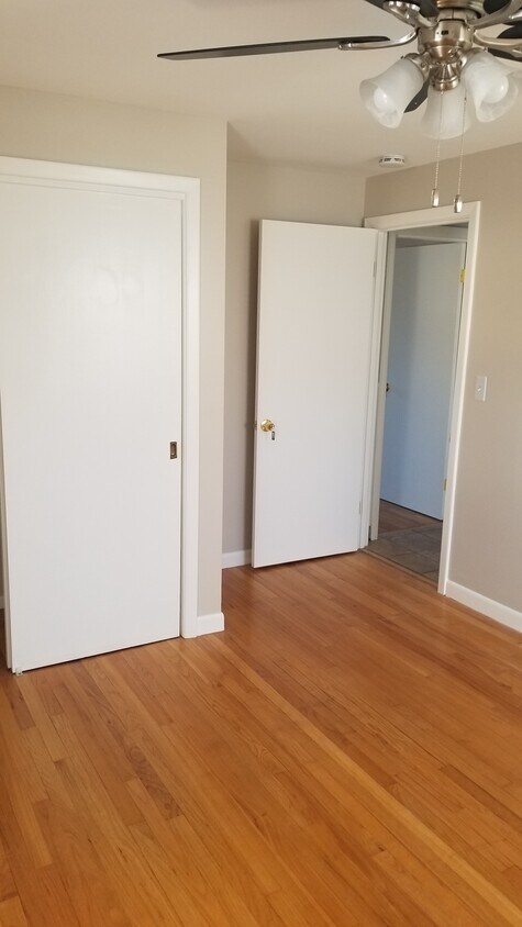 bedroom2 - 98 Gloucester St