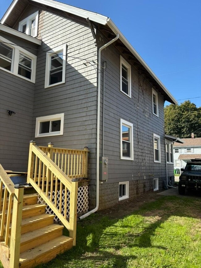 Foto del edificio - 438 Wales Rd NE