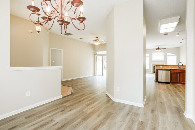 Foto del edificio - 14060 Red Rock Lake Dr