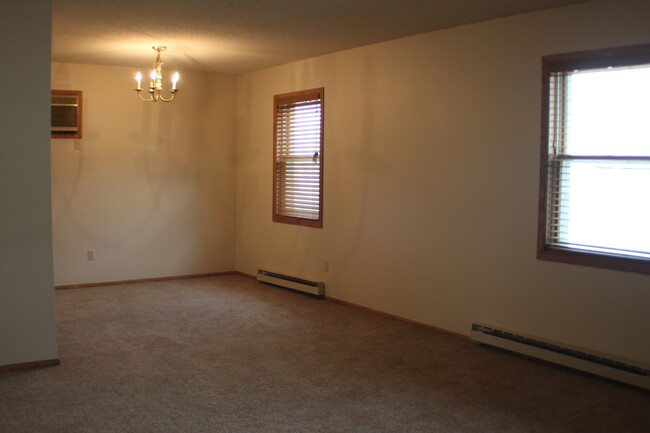 Building Photo - Condo near downtown.. Just remodeled!