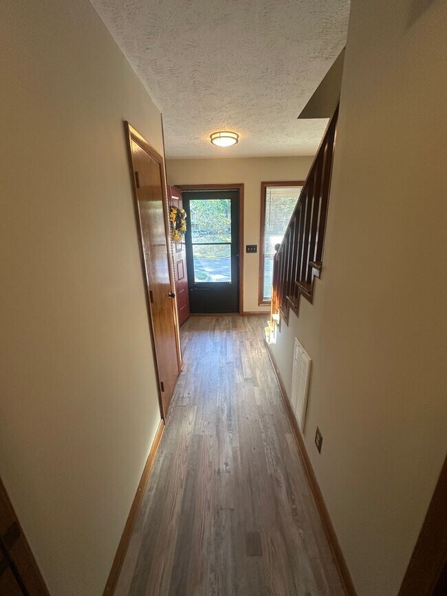 Building Photo - 1202 Huntsman