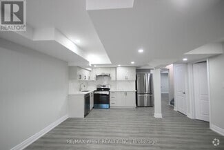 Building Photo - 152 The Queensway