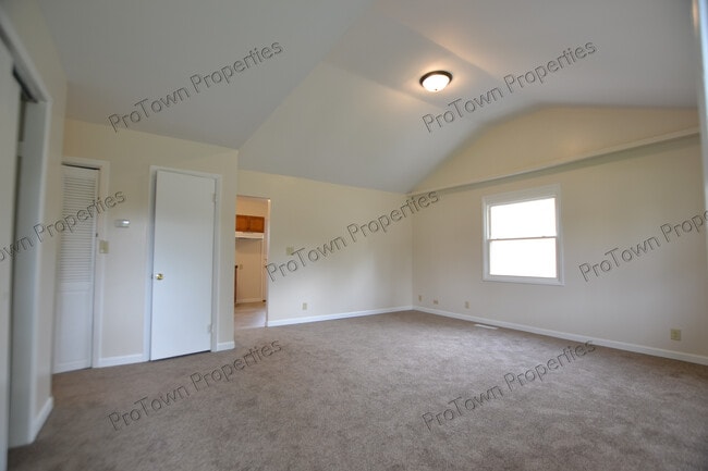 Building Photo - 2215 Webster Ave