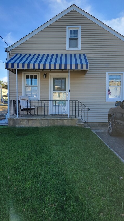 Primary Photo - 412 Bayville Ave