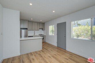 Building Photo - 4136 Grand View Blvd