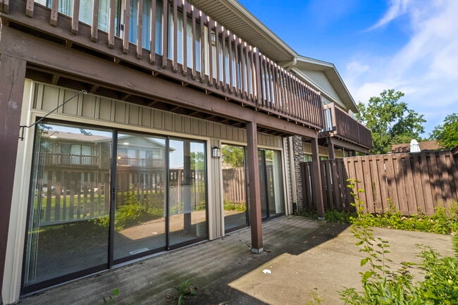 Building Photo - 5880 Rembrandt Ct