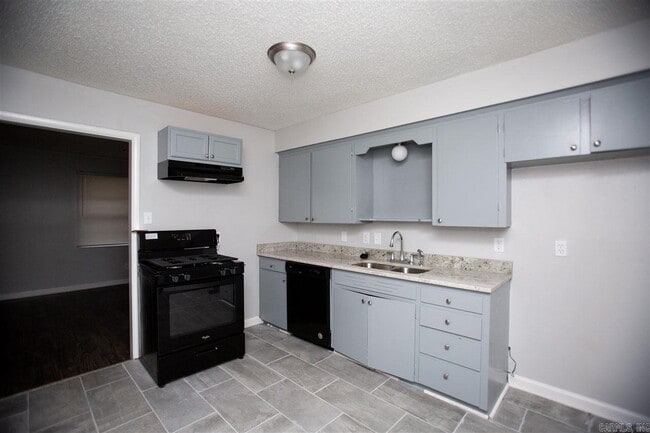 Building Photo - 9110 Woodford Dr