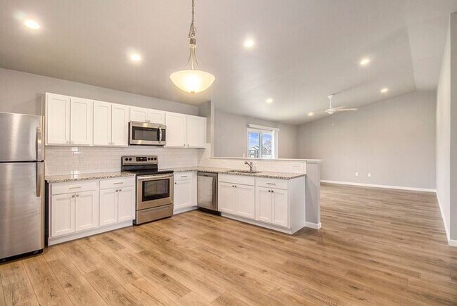 Foto del edificio - 16044 Bedington Dr