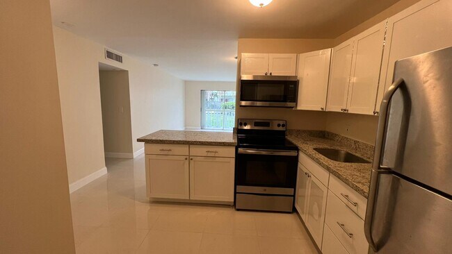 Foto del edificio - 15205 NE 6th Ave