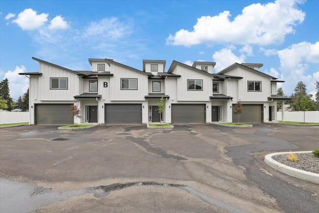 Building Photo - 4107 E 28th Ave