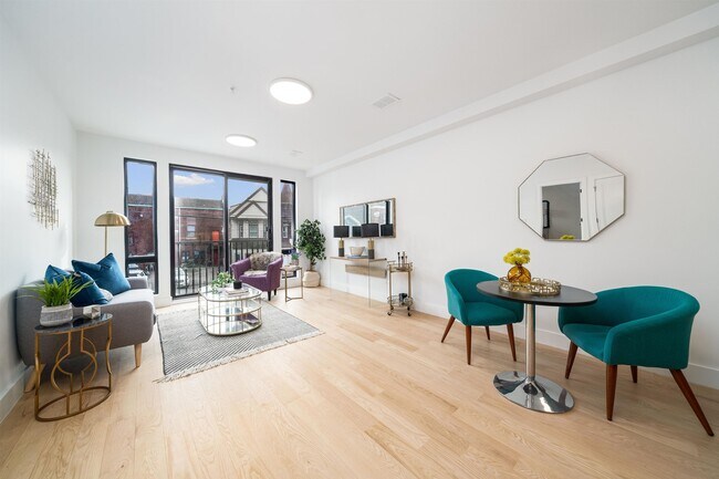 Building Photo - 10 Brinkerhoff St