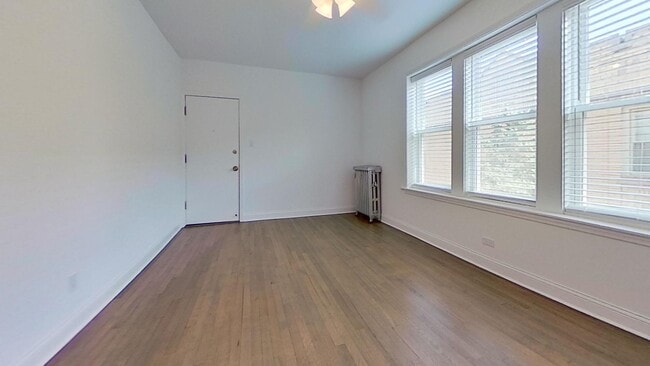 Building Photo - 4829 W Addison St