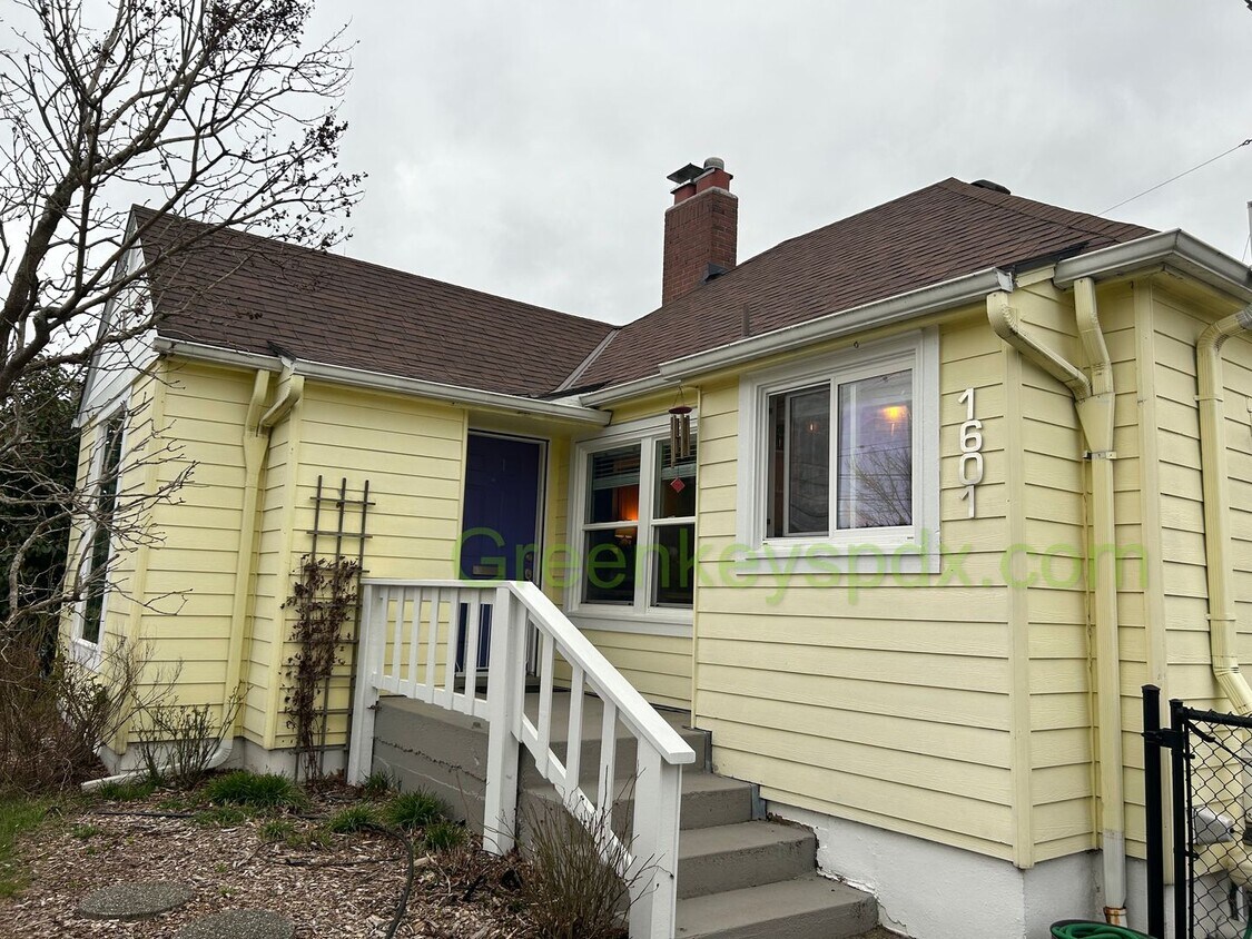 Foto principal - 2-Bedroom 2-Bathroom House in NE Portland,...