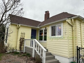 Building Photo - 1601 NE Holman St