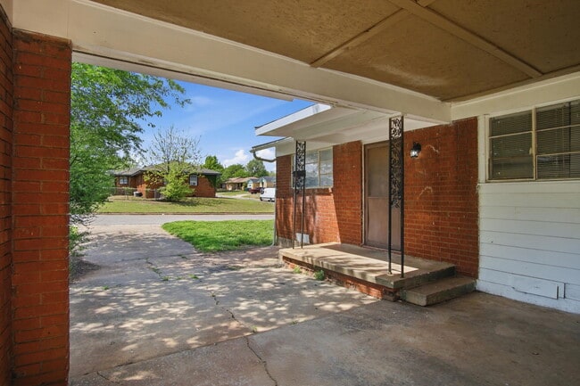 Building Photo - 846 Marilyn St