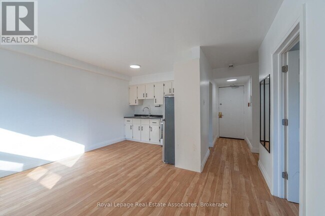 Photo du bâtiment - 122 Victoria Ave N