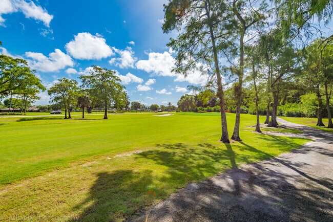 Foto del edificio - 21856 Arriba Real