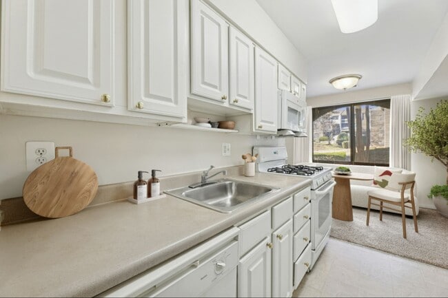 Foto del edificio - PeachTree of McLean