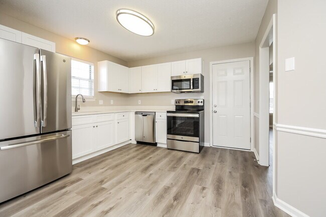 Building Photo - 125 Oak Leaf Dr