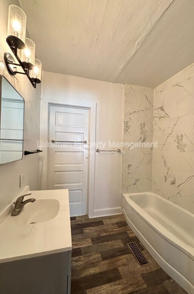 Foto del edificio - 610-612 West Kalamazoo Avenue