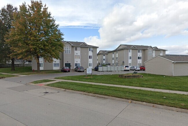 Building Photo - 2422 Lakeside Dr