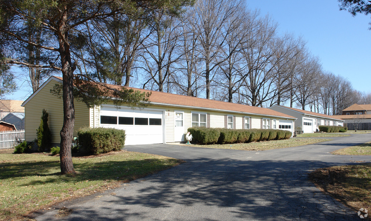 Foto principal - 621-627 Debra Pl