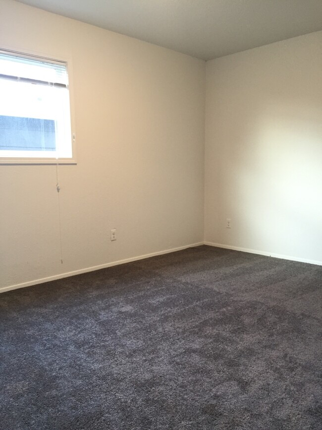 Building Photo - We Three Kings - 2714 King