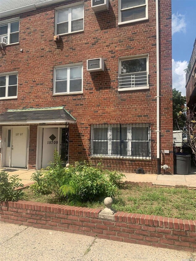15709 Horace Harding Expy Unit 2nd fl, Queens, NY 11367 Apartment