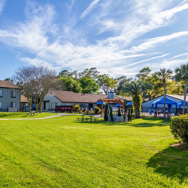 Oaks on Monument Apartments Jacksonville, FL