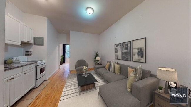 Building Photo - 330 E 93rd St