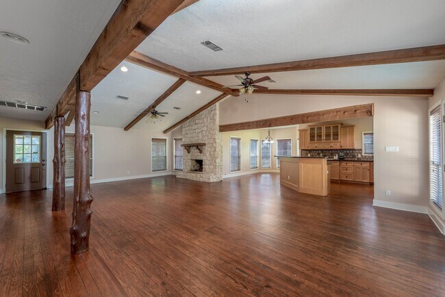 Foto del edificio - Available for August Move in! Acreage with...