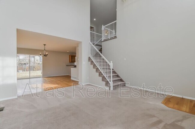 Foto del edificio - 8083 Radcliff Dr